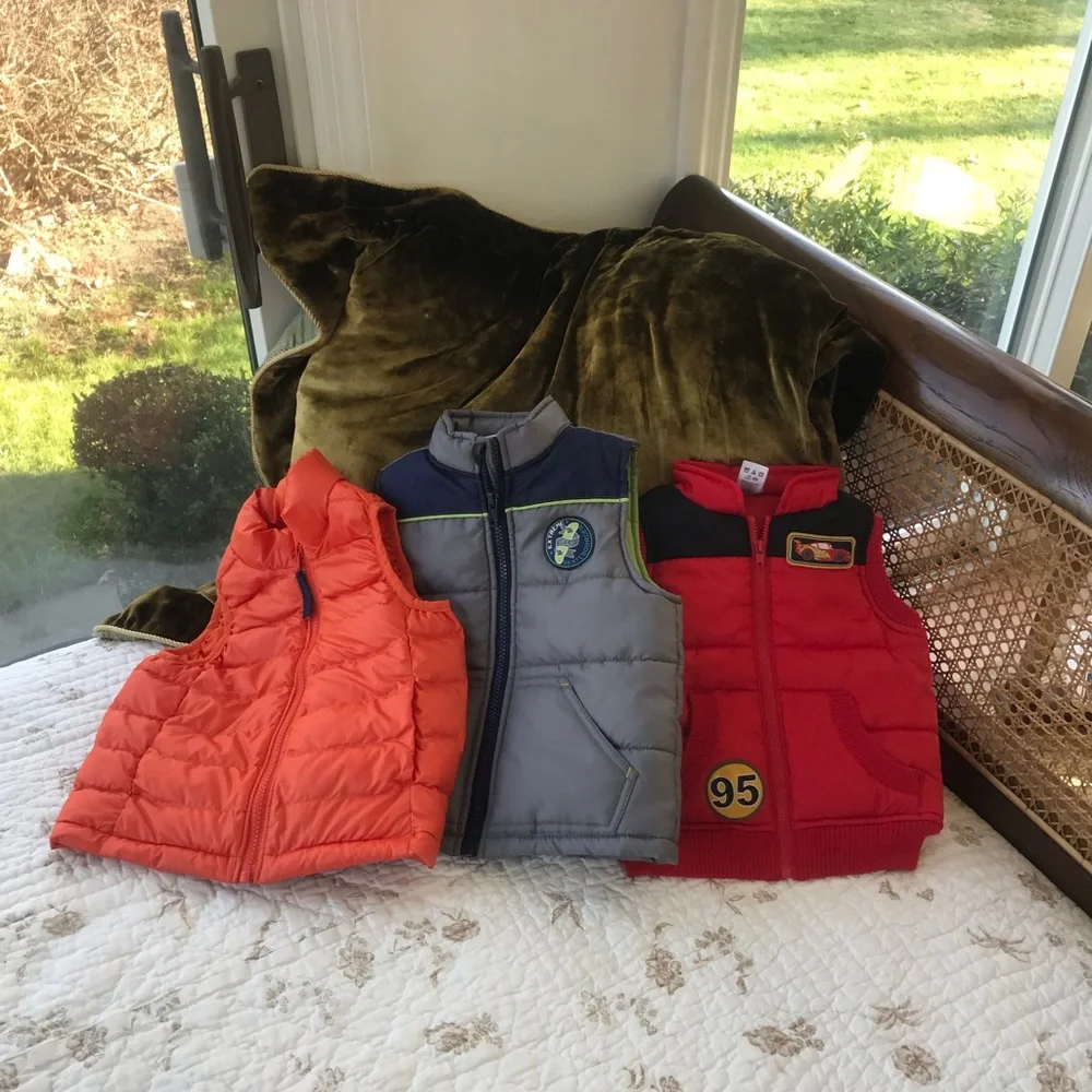 4/$25 3 Puffer Vests
